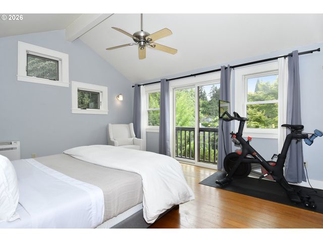 4406 Sw LOBELIA St, Portland, OR 97219