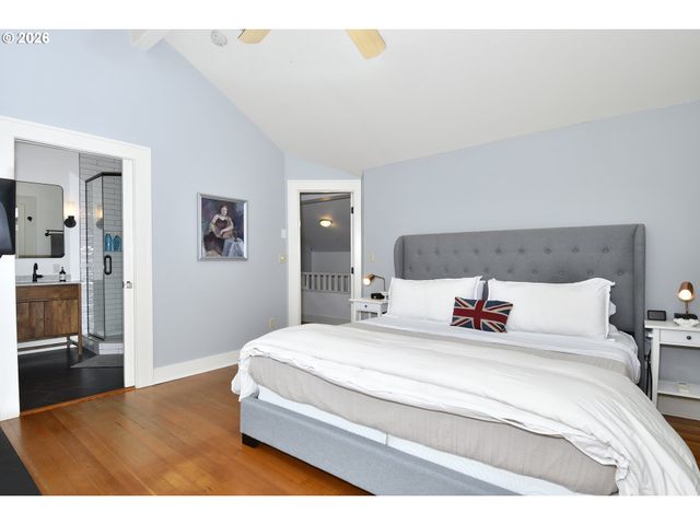 4406 Sw LOBELIA St, Portland, OR 97219