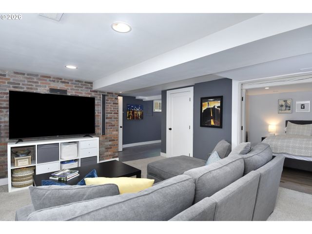 4406 Sw LOBELIA St, Portland, OR 97219