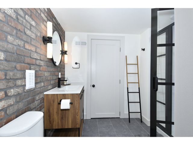 4406 Sw LOBELIA St, Portland, OR 97219