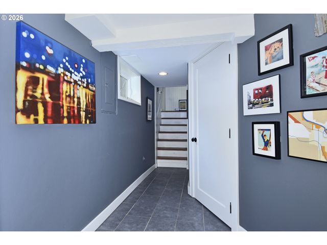4406 Sw LOBELIA St, Portland, OR 97219