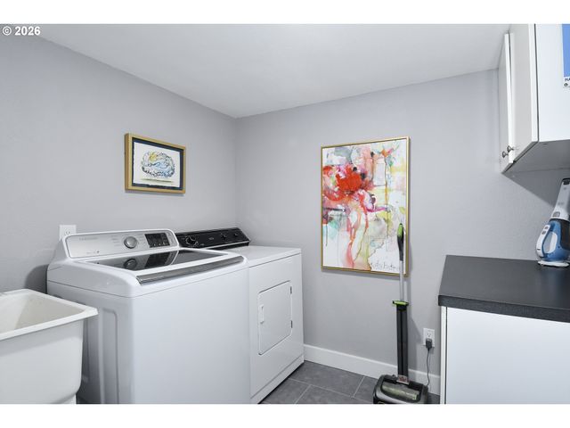 4406 Sw LOBELIA St, Portland, OR 97219