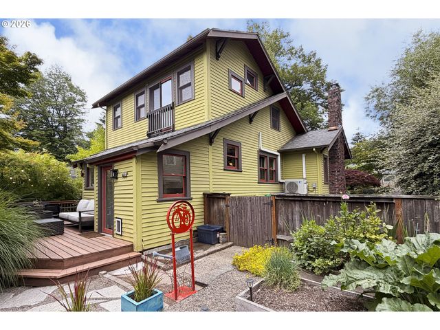 4406 Sw LOBELIA St, Portland, OR 97219
