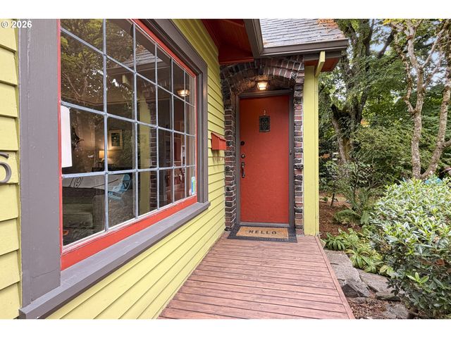 4406 Sw LOBELIA St, Portland, OR 97219