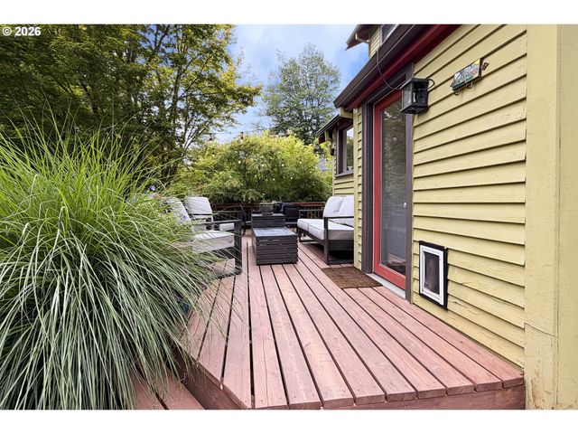 4406 Sw LOBELIA St, Portland, OR 97219
