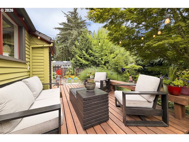 4406 Sw LOBELIA St, Portland, OR 97219