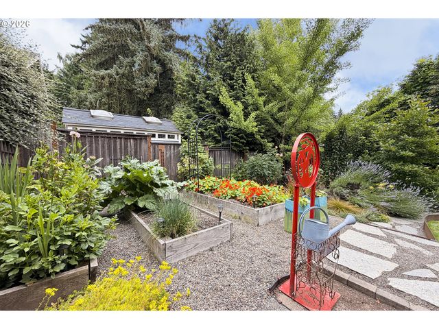 4406 Sw LOBELIA St, Portland, OR 97219
