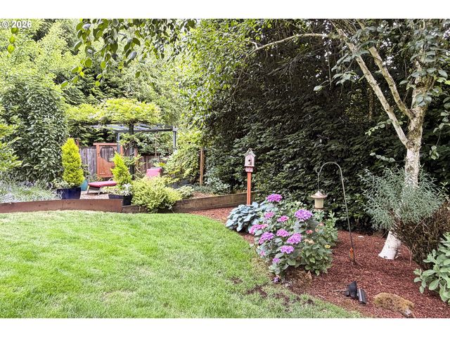 4406 Sw LOBELIA St, Portland, OR 97219