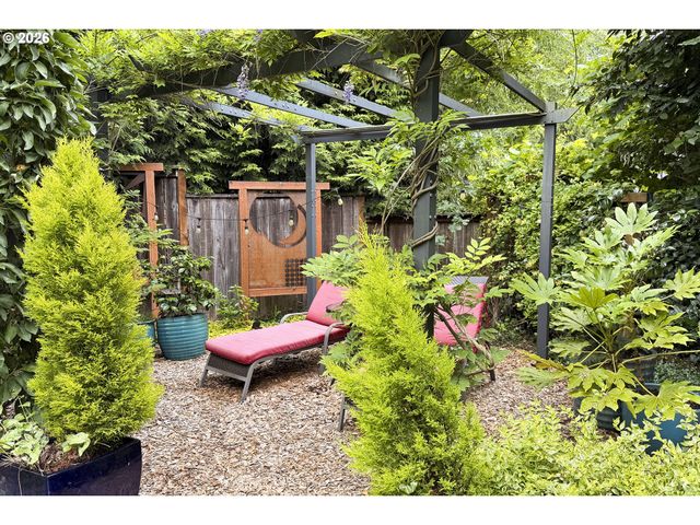 4406 Sw LOBELIA St, Portland, OR 97219
