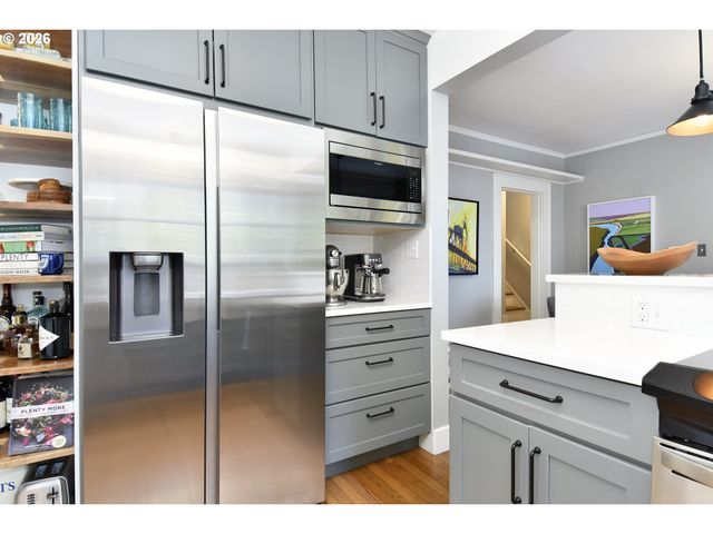 4406 Sw LOBELIA St, Portland, OR 97219