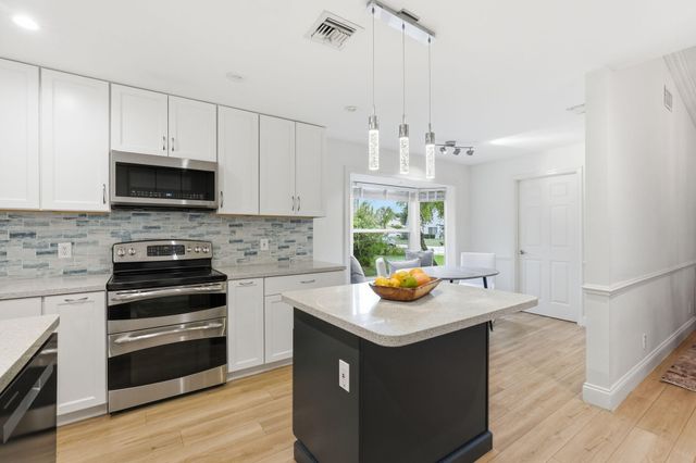 3916 Cypress Lake Drive, Lake Worth, FL 33467
