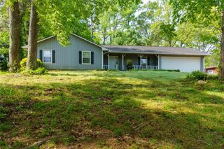 20 Lakeside Drive, Ellenwood, GA 30294
