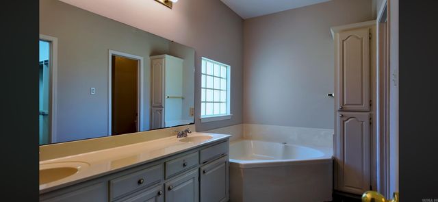 1045 Spatz, Conway, AR 72034