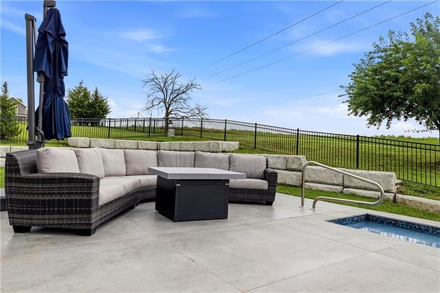 24957 W 114th Street, Olathe, KS 66061