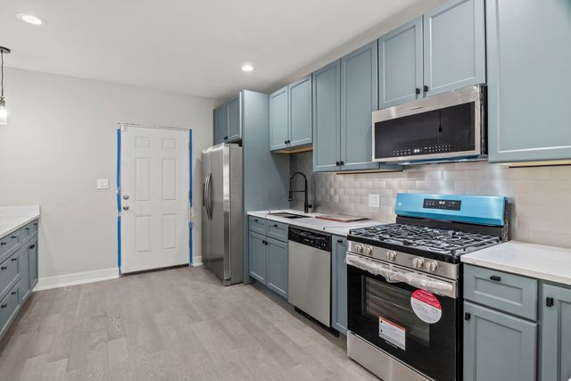 7711 S Ridgeland Avenue, Chicago, IL 60649