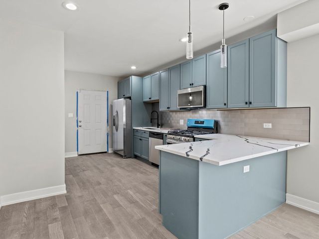 7711 S Ridgeland Avenue, Chicago, IL 60649
