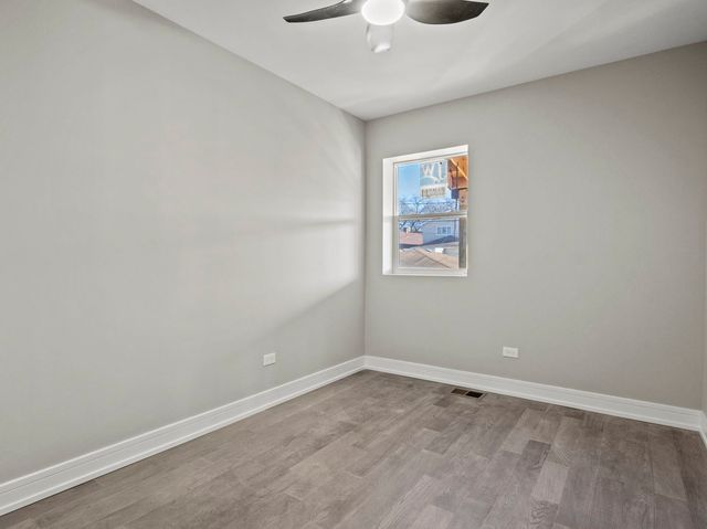 7711 S Ridgeland Avenue, Chicago, IL 60649