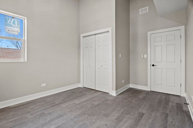 7711 S Ridgeland Avenue, Chicago, IL 60649