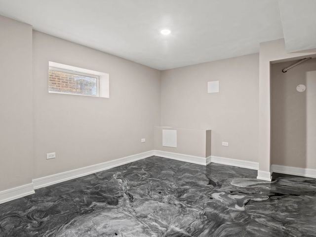 7711 S Ridgeland Avenue, Chicago, IL 60649