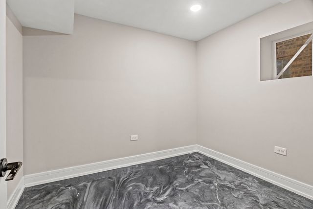 7711 S Ridgeland Avenue, Chicago, IL 60649