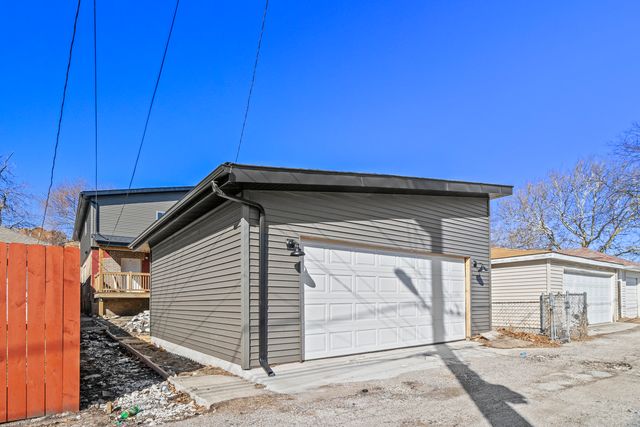 7711 S Ridgeland Avenue, Chicago, IL 60649