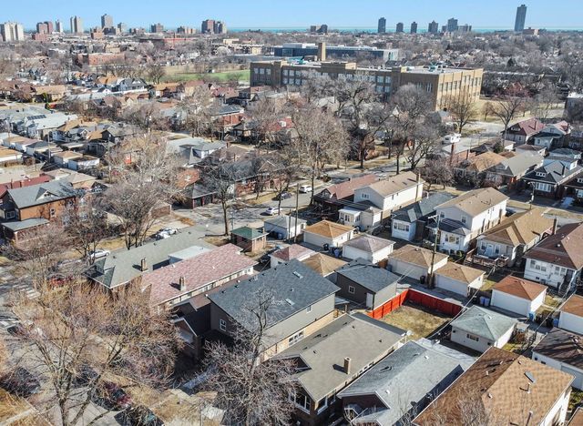 7711 S Ridgeland Avenue, Chicago, IL 60649
