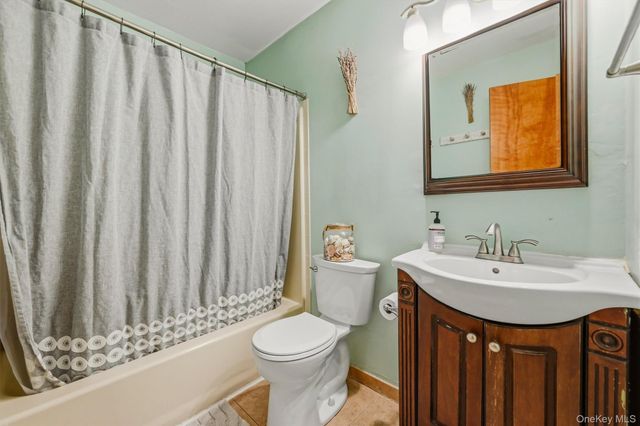 100 Laudaten Way, Warwick, NY 10990