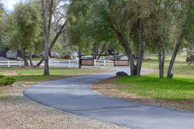 40957 Shandee Lane, Ahwahnee, CA 93601