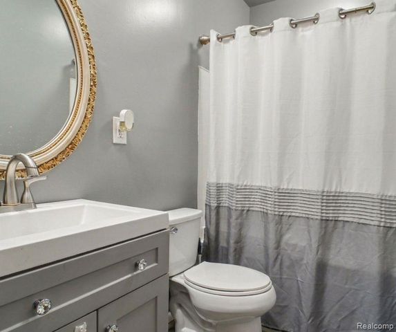 5082 N Center Road, Genesee Charter Township, MI 48506