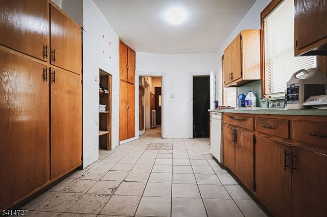 741 Highland Ave, Newark City, NJ 07104