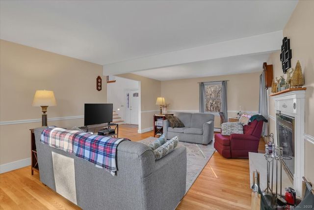 17 Flynn Lane, Middletown, CT 06457