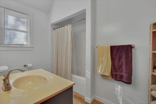 17 Flynn Lane, Middletown, CT 06457