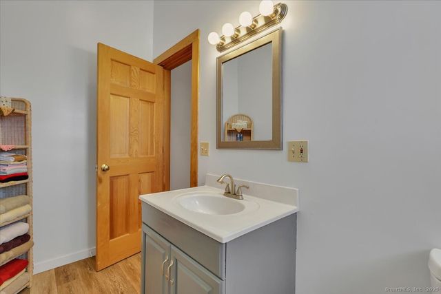 17 Flynn Lane, Middletown, CT 06457