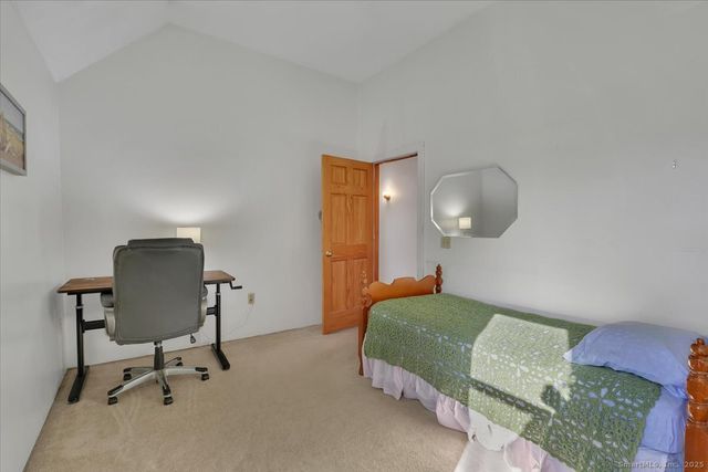 17 Flynn Lane, Middletown, CT 06457