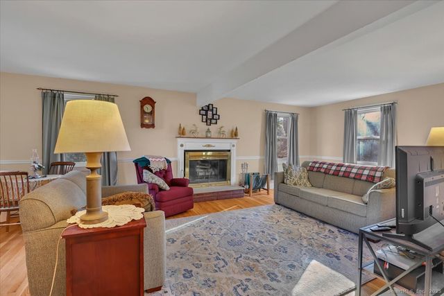 17 Flynn Lane, Middletown, CT 06457