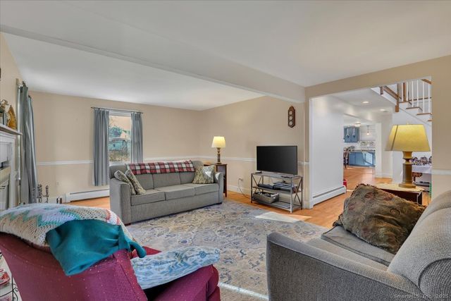 17 Flynn Lane, Middletown, CT 06457