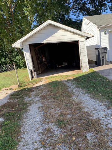 530 W Spring Street, Bloomfield, IN 47424