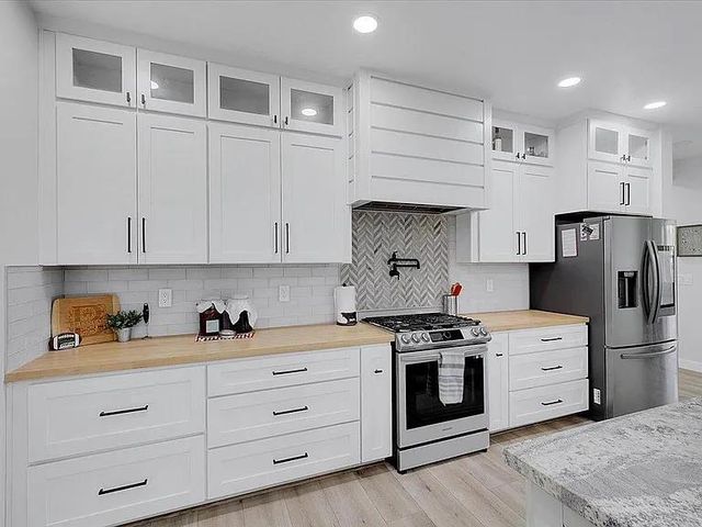 6217 Sandstone Ln, Browns Valley, CA 95918