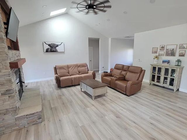 6217 Sandstone Ln, Browns Valley, CA 95918