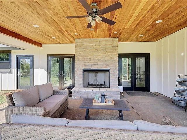 6217 Sandstone Ln, Browns Valley, CA 95918