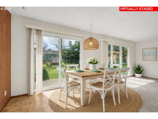 448 Ne 10TH St, Newport, OR 97365