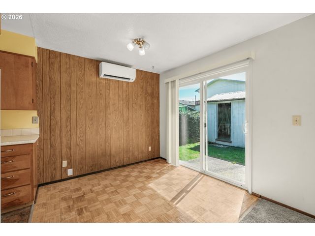 448 Ne 10TH St, Newport, OR 97365