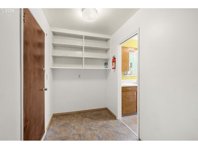 448 Ne 10TH St, Newport, OR 97365