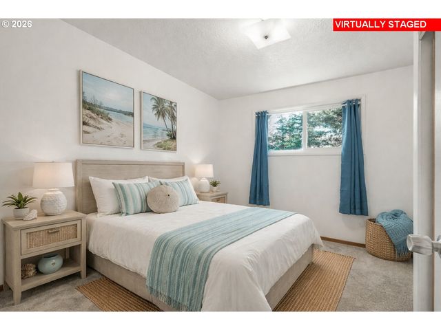 448 Ne 10TH St, Newport, OR 97365