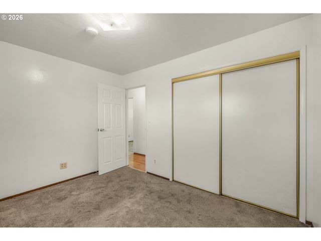 448 Ne 10TH St, Newport, OR 97365