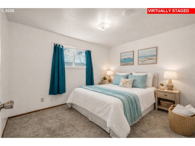 448 Ne 10TH St, Newport, OR 97365