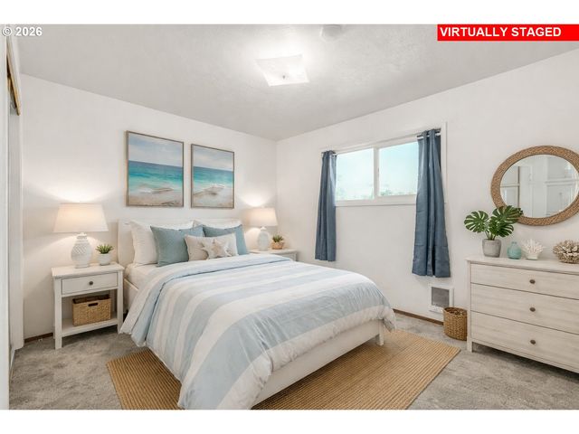 448 Ne 10TH St, Newport, OR 97365