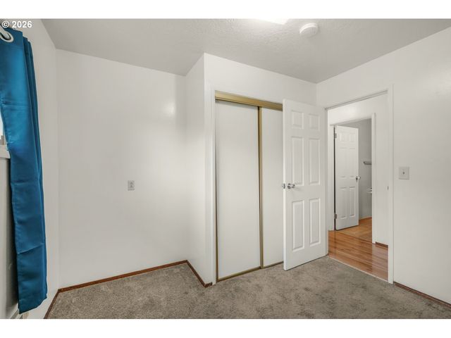 448 Ne 10TH St, Newport, OR 97365