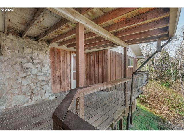 448 Ne 10TH St, Newport, OR 97365