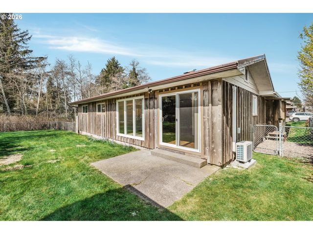 448 Ne 10TH St, Newport, OR 97365